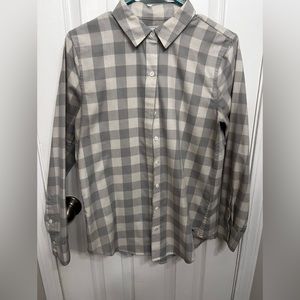 Vineyard Vines button down shirt